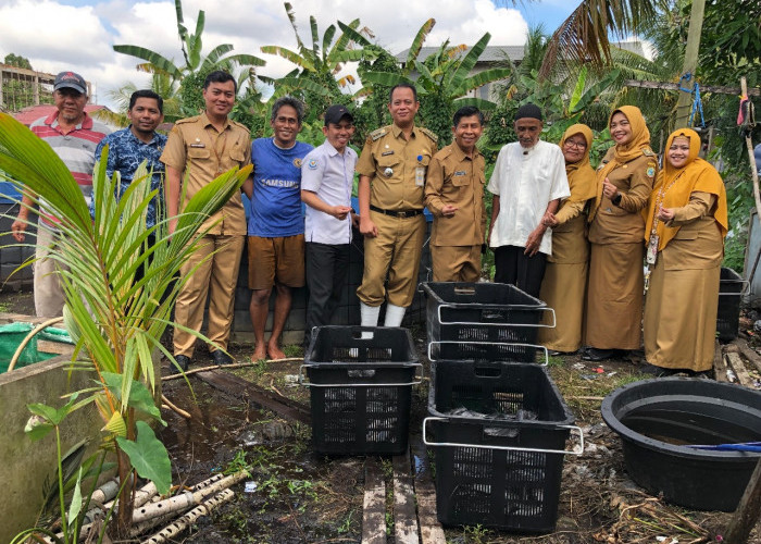 Pembudidaya Ikan ‘Kampung Sehat’ Panen 135kg Ikan Lele, Dukung Program Prioritas Wali Kota