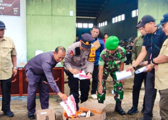 H-1 Pilkada Serentak 2024, KPU Mempawah Bakar Surat Suara Rusak dan Berlebih