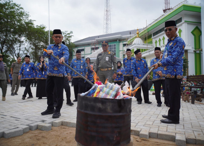 Wali Kota Pontianak Musnahkan 3.560 Layangan Sitaan Hasil Razia Satpol PP