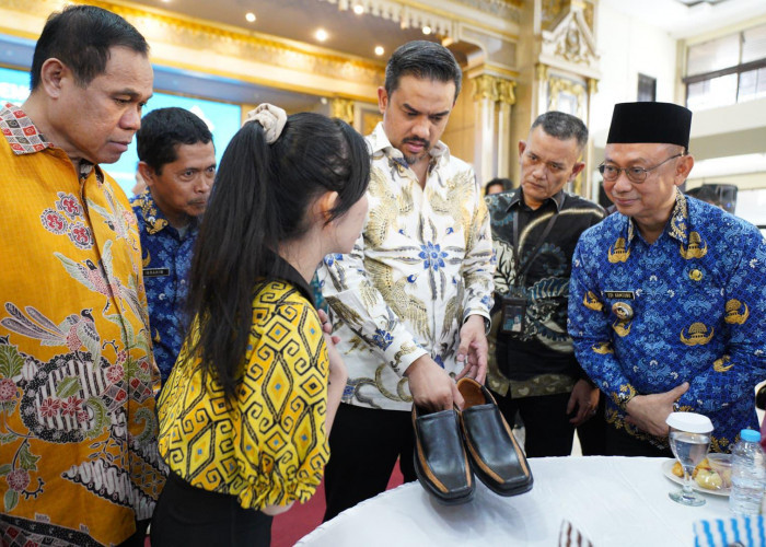 Dorong Digitalisasi UMKM Naik Kelas, Menteri UMKM Siap Fasilitasi Pengembangan UMKM di Kalbar