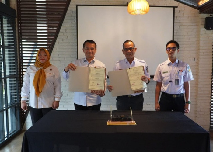 KAI - Kejari Purwokerto Teken Kerja Sama Penanganan Masalah Hukum Perdata dan Tata Usaha Negara