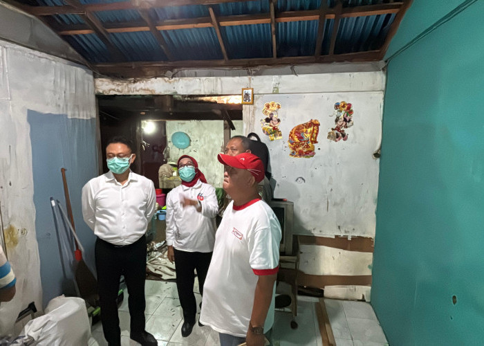 Wali Kota Pontianak Tinjau Perbaikan Rumah Tak Layak Huni Milik Davidi di Gang Pajajaran V