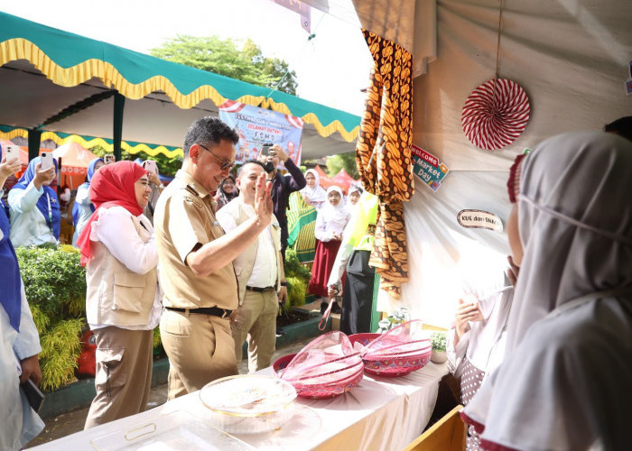 Wali Kota Pontianak Apresiasi Festival Seni dan Market Day SD Bawamai 2025