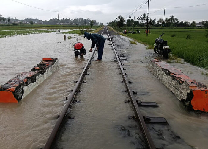 Luapan Air di Petak Jalan Cianjur – Cibeber Tidak Mengganggu Perjalanan KA Siliwangi