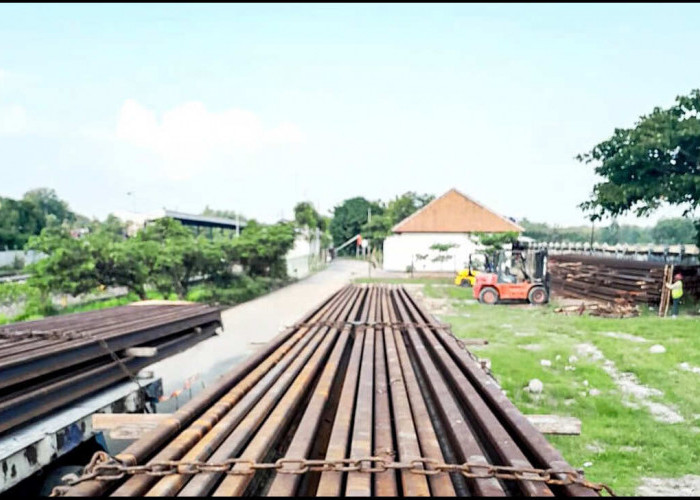 KAI Logistik Dukung Peningkatan Keselamatan Jalur KA melalui Pengiriman Rel R.54 Seberat 380 Ton