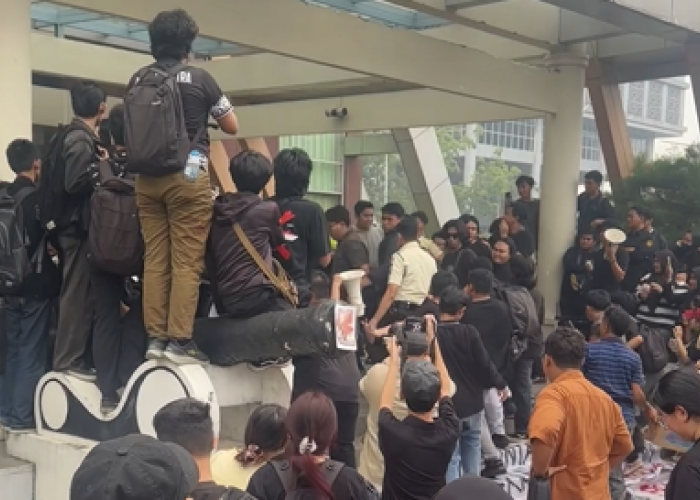 Setelah Aksi Tegang Sejak Sore, 6 Mahasiswa Korban Akhirnya Dipulihkan Statusnya Untan Cabut Skors