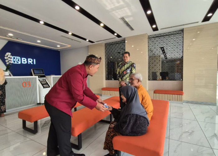 Hangat dan Berbudaya, BRI BO Otista Sambut Nasabah di Hari Pelanggan Nasional