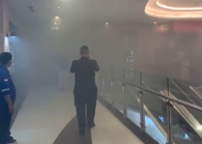 Lift Loading Dock Terbakar, Ayani Mega Mall Sempat Ditutup Sementara