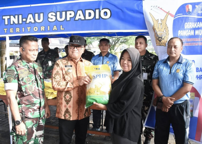 Bupati Kubu Raya Apresiasi TNI AU dan Bulog Gelar Gerakan Pangan Murah di Lanud Supadio