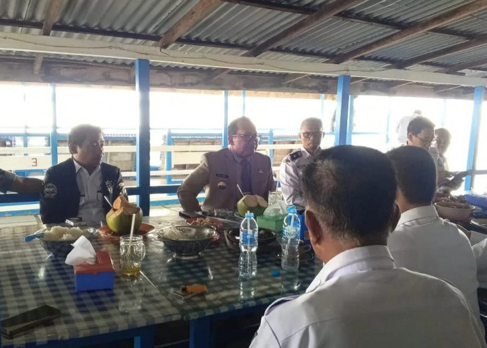 Bupati Sujiwo Pimpin Rakor Kades se-Kecamatan Kakap, Infrastruktur hingga Air Bersih Jadi Prioritas