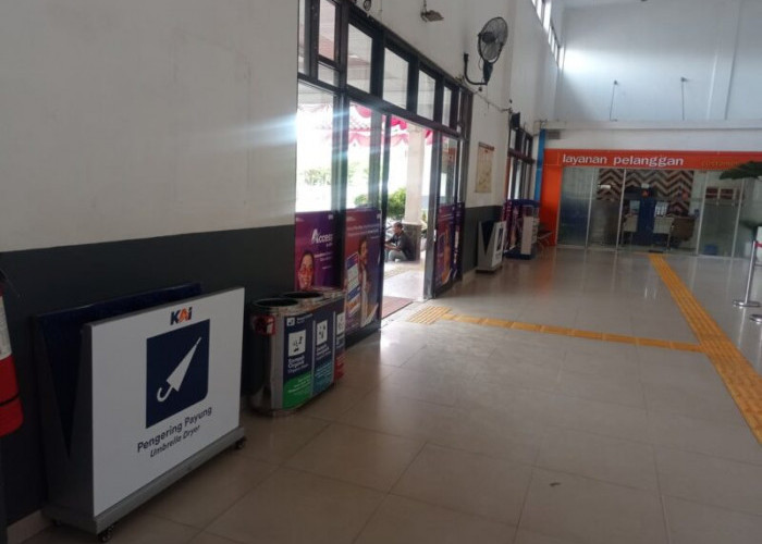 Komitmen Kenyamanan Pelanggan, KAI Divre III Palembang Tambah Fasilitas Pengering Payung di Stasiun