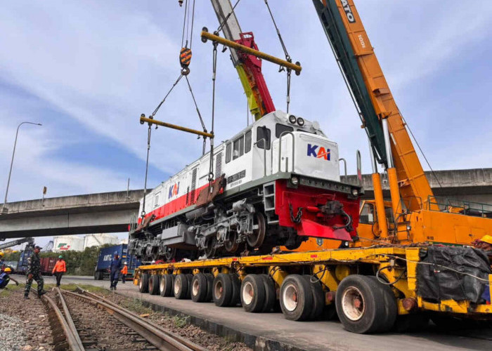 KAI Logistik Distribusikan 4 Lokomotif Hidrolik untuk Perkuat Kesiapan Operasional Angkutan Lebaran