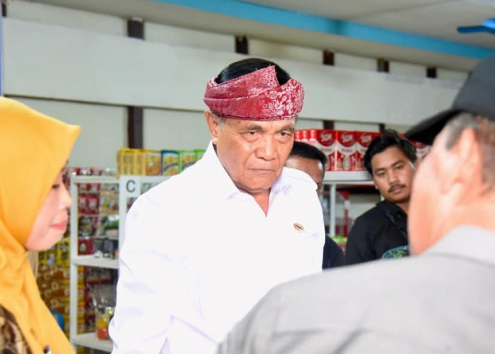 Kunjungi Kubu Raya, Menko Polkam Terima Keluhan Pengelola KDMP Jeruju Besar