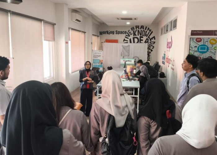 Telkom Indonesia Perkenalkan Dunia Industri Digital Melalui Kunjungan Mahasiswa ITBK di IndigoHub Makassar