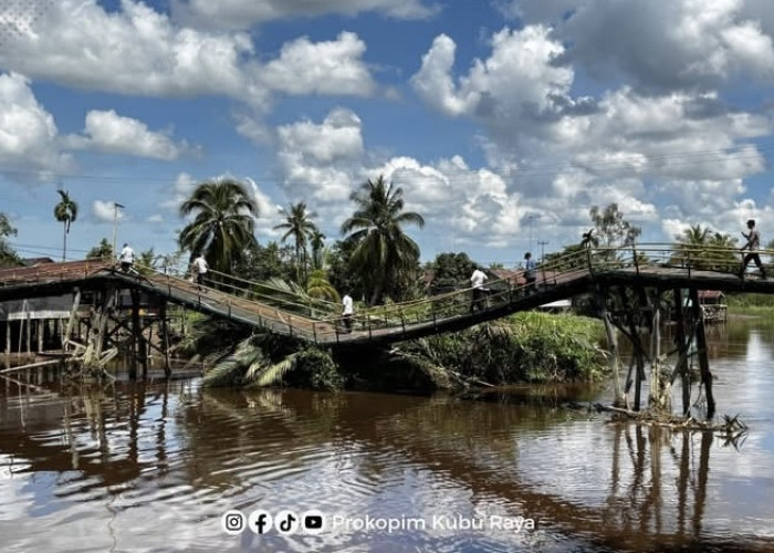 Tinjau Jembatan Roboh, Bupati Sujiwo: Pembangunan Ditarget 2027 Senilai Rp25 Miliar