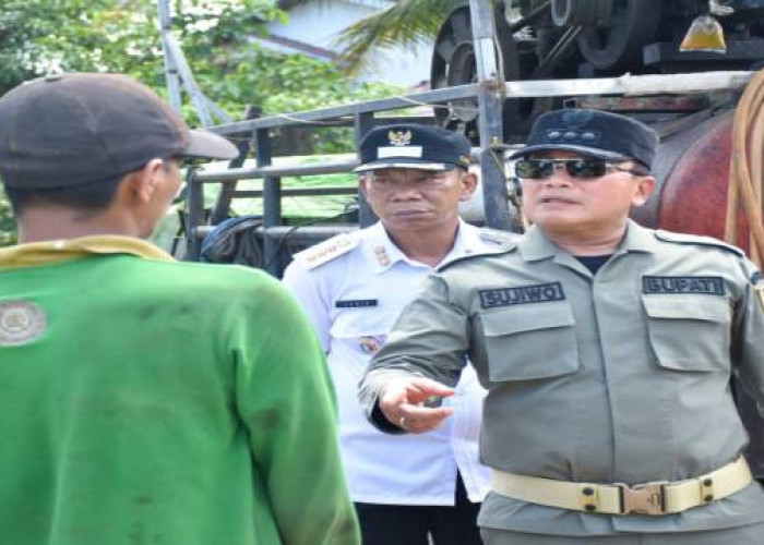 Imbauan Diabaikan, Bupati Sujiwo Pantau Langsung Penertiban Parkir Liar di Tugu Alianyang