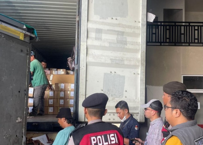 KPU Kota Singkawang Terima Logistik Pilkada 2024, Persiapan Matang untuk Pemilu Transparan dan Aman