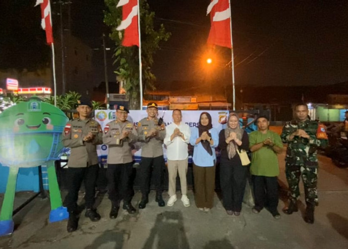 PDAM dan Satbrimob Polda Kalbar Distribusikan Air Bersih di Pontianak Tenggara pada Minggu, 13 September 2026