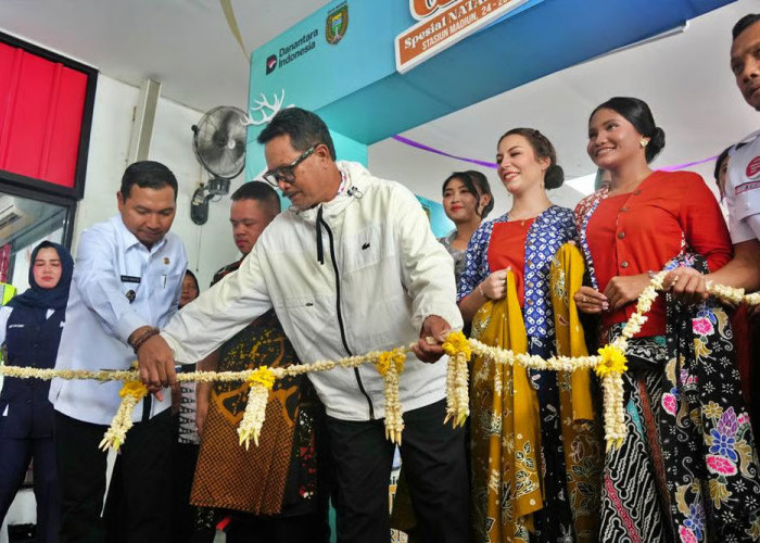 Rayakan Hari Ibu dan Dukung UMKM dalam Angkutan Nataru 2025/2026, KAI Daop 7 Madiun Gelar Fashion Batik dan Ba