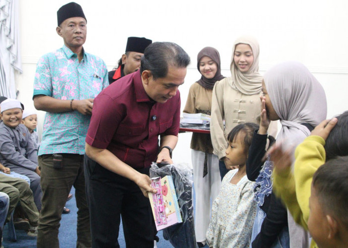 150 Siswa di Pontianak Terima Bantuan Tas dan Alat Tulis