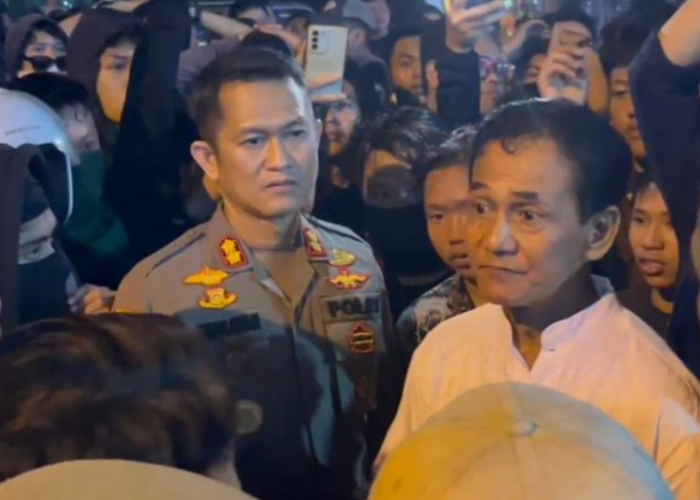 Syarif Machmud Alkadrie Redam Ketegangan Massa Aksi di Pontianak