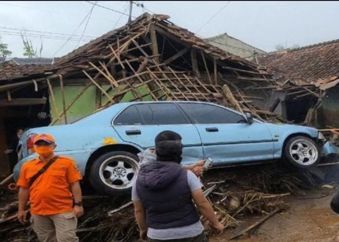 Akibat Curah Hujan Tinggi, Kabupaten Suka Bumi Alami Bencana Banjir dan Longsor