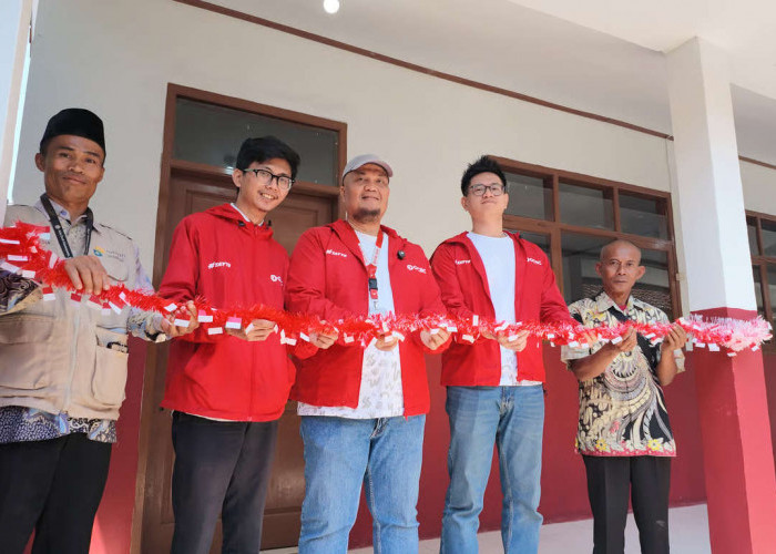 OCBC Syariah dan Rumah Wakaf Salurkan Wakaf untuk Dukung Pendidikan & Keterampilan Siswa di Pelosok Garut