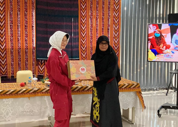 Ketua DWP Kementerian LH Kagumi UMKM Center Dekranasda Pontianak