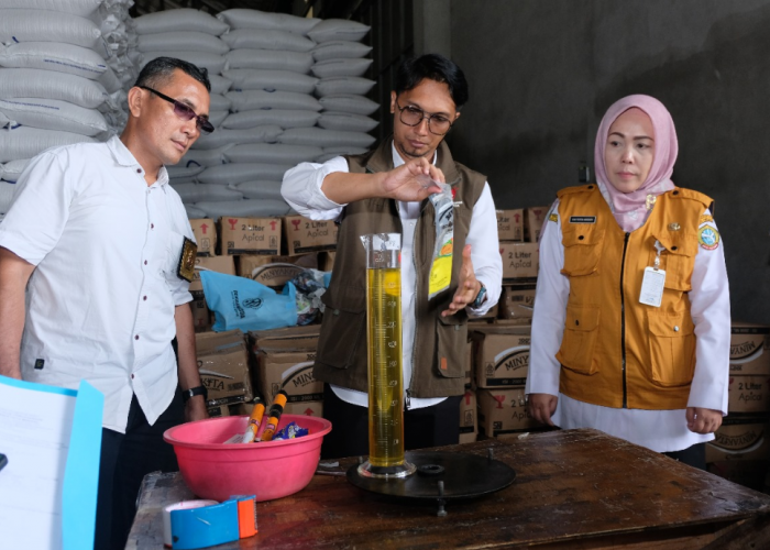 Satgas Pangan Kalbar Uji Tera Volume ke Distributor Minyak Goreng