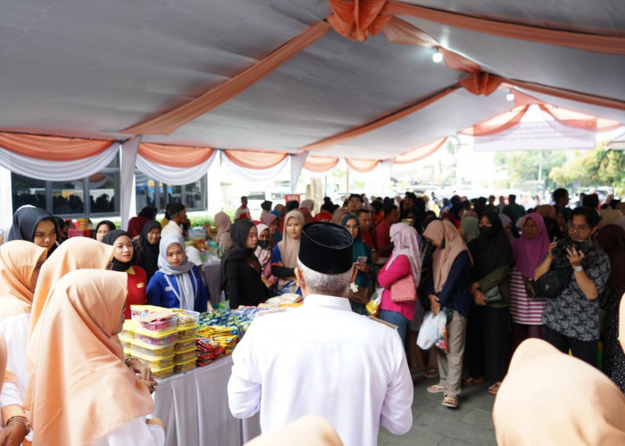 DWP Pontianak Gelar Bazar Sembako Murah di Halaman Kantor Wali Kota