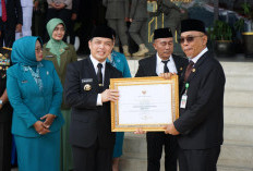 Pemkot Pontianak Borong Dua Penghargaan Perpustakaan dan Kearsipan