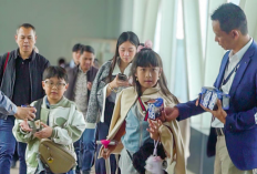 Sambut Libur Nataru, Novotel Pontianak Convention Centre Bagi Kukis untuk Penumpang Garuda Indonesia