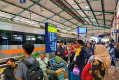 KAI Daop 7 Madiun Catat 5 Stasiun Terbanyak Layani Penumpang di Awal Angkutan Nataru 2025/2026 Semakin Melayan