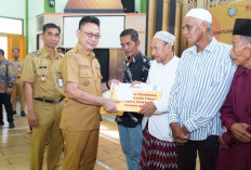 Penyerahan Simbolis Bantuan Sosial Uang Tunai APBD Pontianak Tahap 1 Tahun 2026