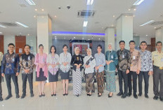 Peringati Hari Kartini, Pekerja BRI Branch Office Veteran Kenakan Pakaian Nasional Saat Layani Nasabah