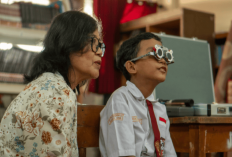 Dia Tak Bisa Melihat Tulisan di Papan Tulis, 1.720 Orang dalam Program #MelihatMasaDepan Memilih untuk Menguba
