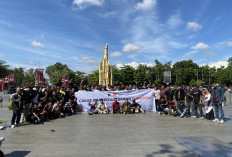 RUMAH ZAKAT & WBBA GELAR CUKUR AMAL DI TAMAN DIGULIS, 100 CAPSTER TURUN UNTUK PEDULI BANJIR SUMATERA