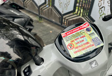 Parkir di Trotoar Saat CFD Pontianak, Kendaraan Diberi Stiker Peringatan