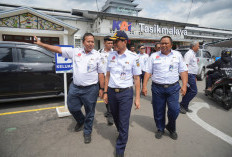 Direktur Utama PT KAI Lakukan Posko Angkutan Nataru 2025/2026, Pastikan Pelanggan Terlayani dengan Baik