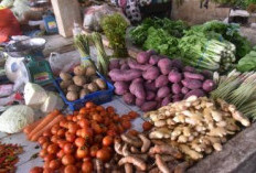 Bupati Sujiwo Soroti Lonjakan Sembako di Pasar Bahagia