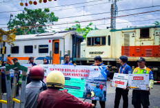 KAI Daop 1 Jakarta Bersama Komunitas Railfans Gencarkan Sosialisasi Keselamatan di Perlintasan Sebidang JPL 38