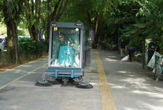 Pemkot Pontianak Perkuat Kebersihan Ruang Publik dengan Mobil Penyapu Jalan