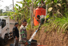 TMMD Reguler 129 Purworejo Pastikan Pasokan Air Pengecoran Jalan Tetap Lancar