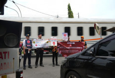 KAI Daop 8 Surabaya dan Komunitas Java Train Gelar Sosialisasi Keselamatan di Perlintasan Sebidang 