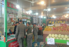 Lalai dengan Sampahnya, Pemilik Toko Buah Didenda Oleh Satpol PP Kota Pontianak