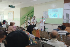 Apoteker RSUD SSMA Pontianak Edukasi Cara Benar Menggunakan Obat Oles