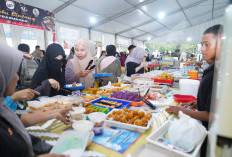 Warga Berbondong Serbu Pasar Juadah Masjid Raya Mujahidin, Ratusan Stan Sajikan Menu Bukber Terbaik 