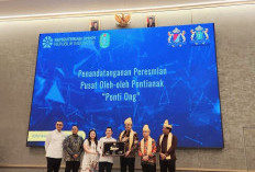 Penandatangan Prasasti Peresmian “Ponti Ong” Pusat Oleh-oleh Pontianak oleh Menteri UMKM RI