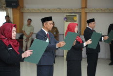 Lantik Lima Pejabat Eselon Dua, Edi Harap Kualitas Pelayanan Publik Meningkat 