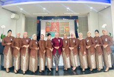 Peringati Hari Kartini, Pekerja BRI Branch Office Kalimalang Tampil Anggun dengan Busana Nasional